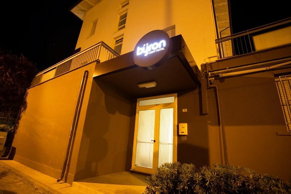 Hotel Byron Solo Per Giovani Riccione Eksteriør bilde