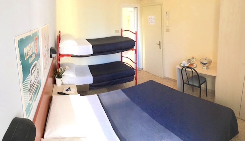 Hotel Byron Solo Per Giovani Riccione Eksteriør bilde
