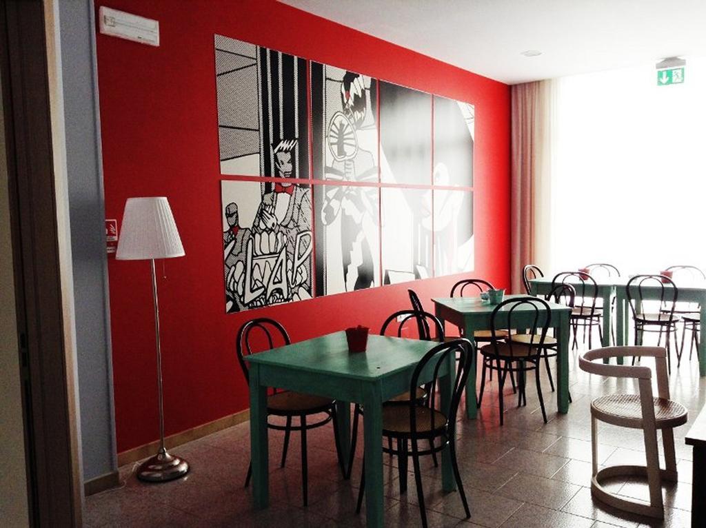 Hotel Byron Solo Per Giovani Riccione Eksteriør bilde