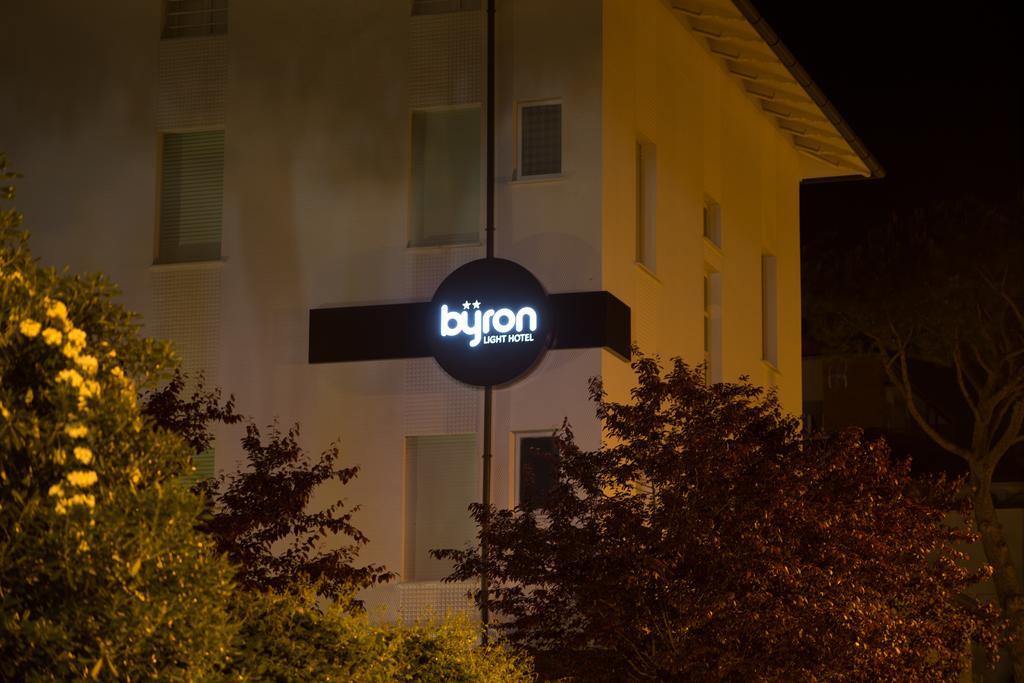 Hotel Byron Solo Per Giovani Riccione Eksteriør bilde