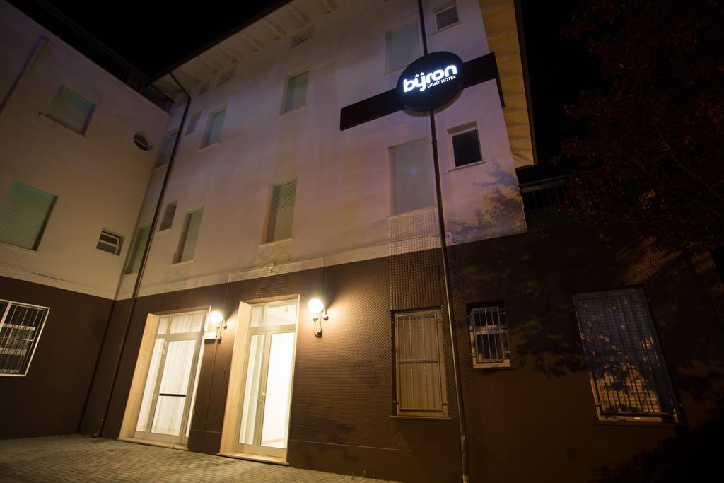 Hotel Byron Solo Per Giovani Riccione Eksteriør bilde