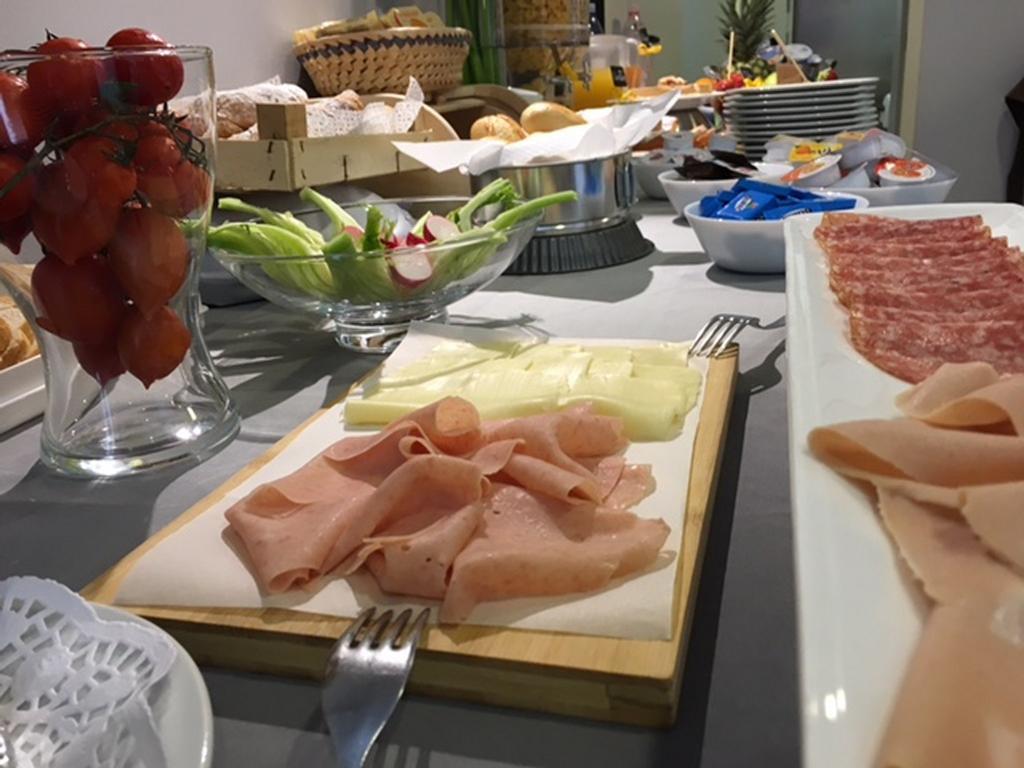 Hotel Byron Solo Per Giovani Riccione Eksteriør bilde