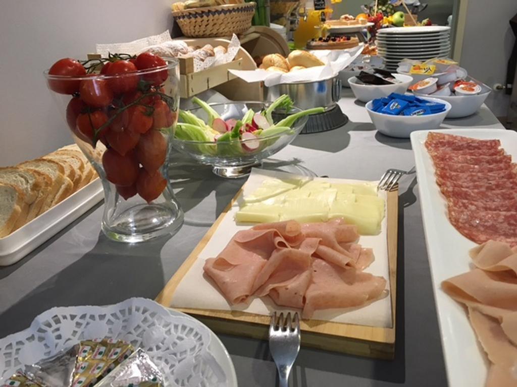 Hotel Byron Solo Per Giovani Riccione Eksteriør bilde