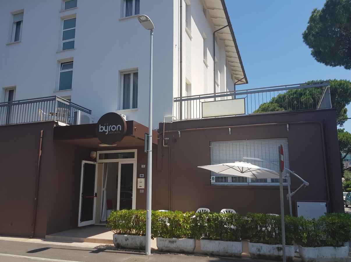 Hotel Byron Solo Per Giovani Riccione Eksteriør bilde