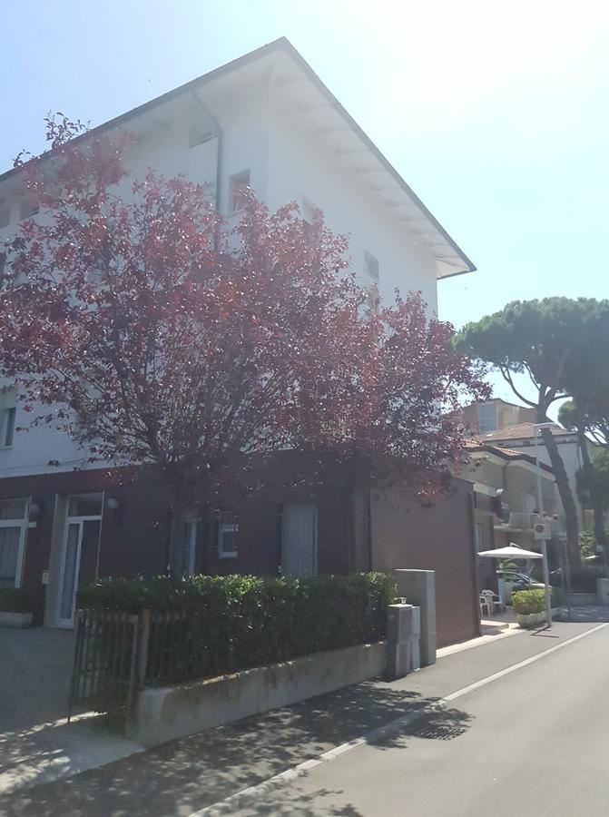 Hotel Byron Solo Per Giovani Riccione Eksteriør bilde
